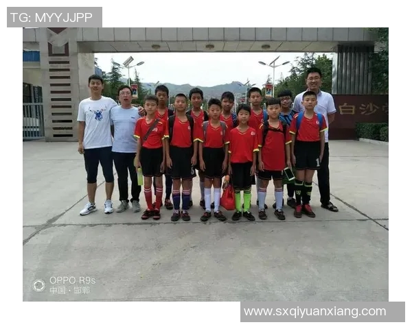 校园足球周日训练安排与提升技巧的综合方案 校园足球周日训练安排与提升技巧的综合方案